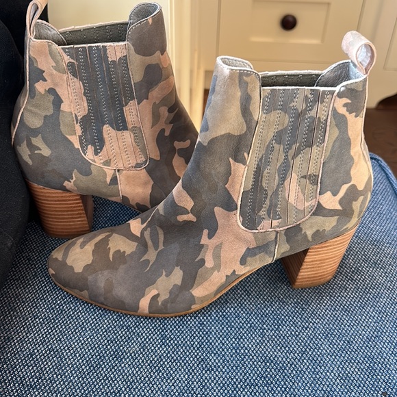 NWOT camouflage Silent D ankle boots  size 41 (10) - Picture 1 of 8